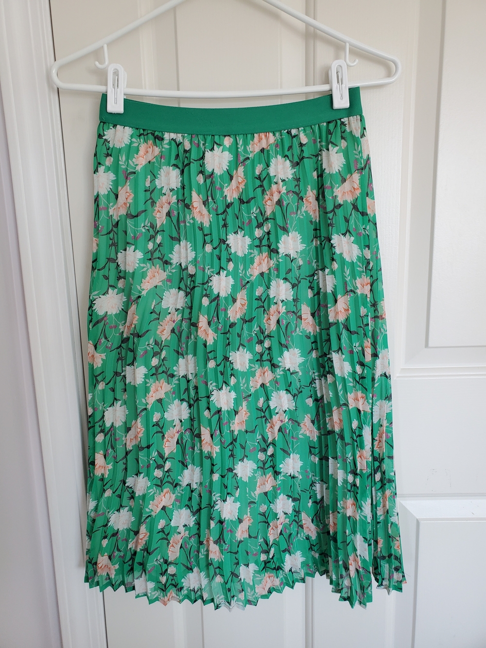 Old Navy Green Floral Pleated Midi Skirt
